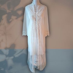 Gorgeous Vintage Peignoir
